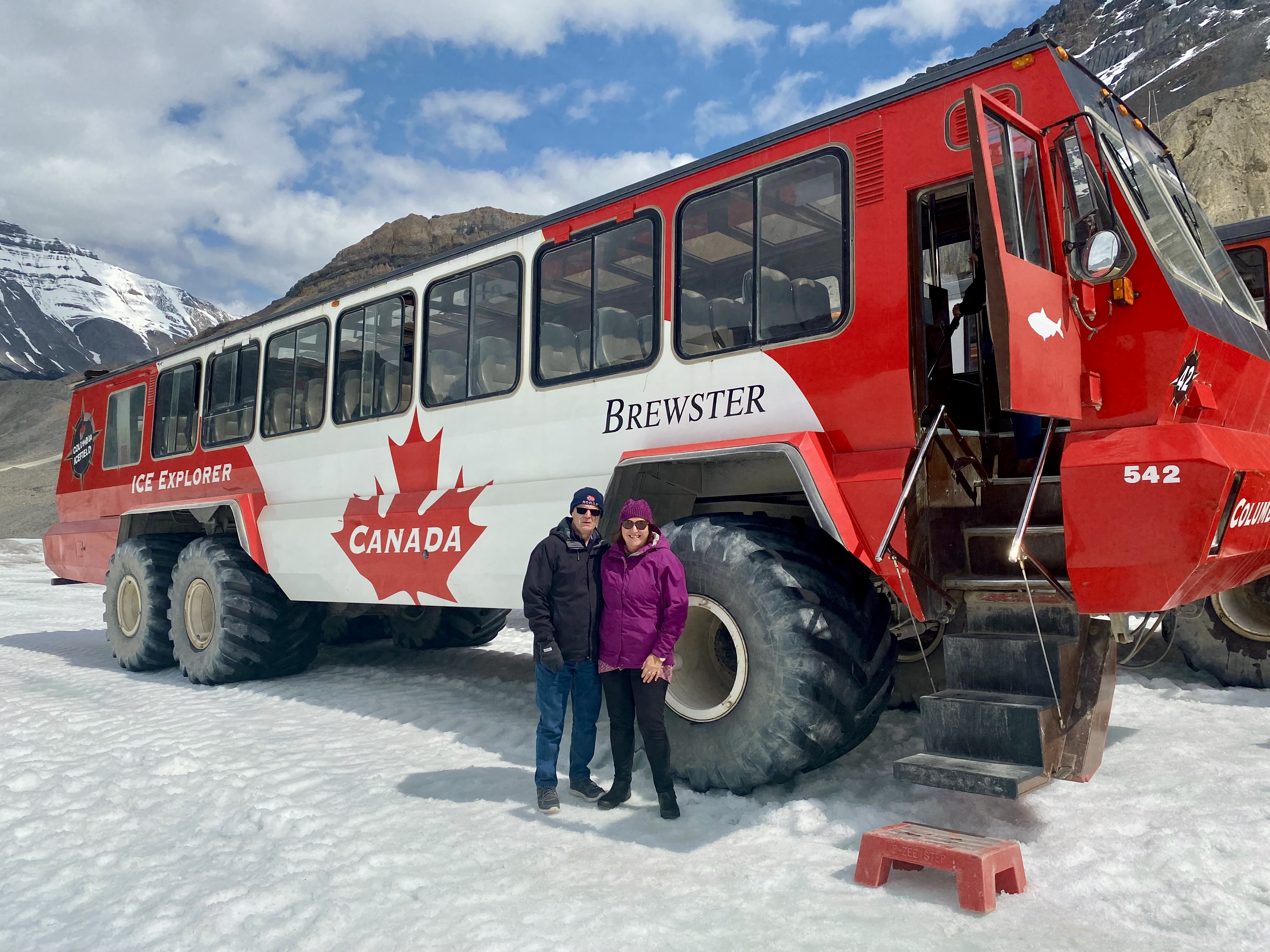 Canada_AthabaskanGlacier_PaxWithIceTruck_UGC_PriscillaMayne_CanadaAndAlaskaDiscovery_25 (1)