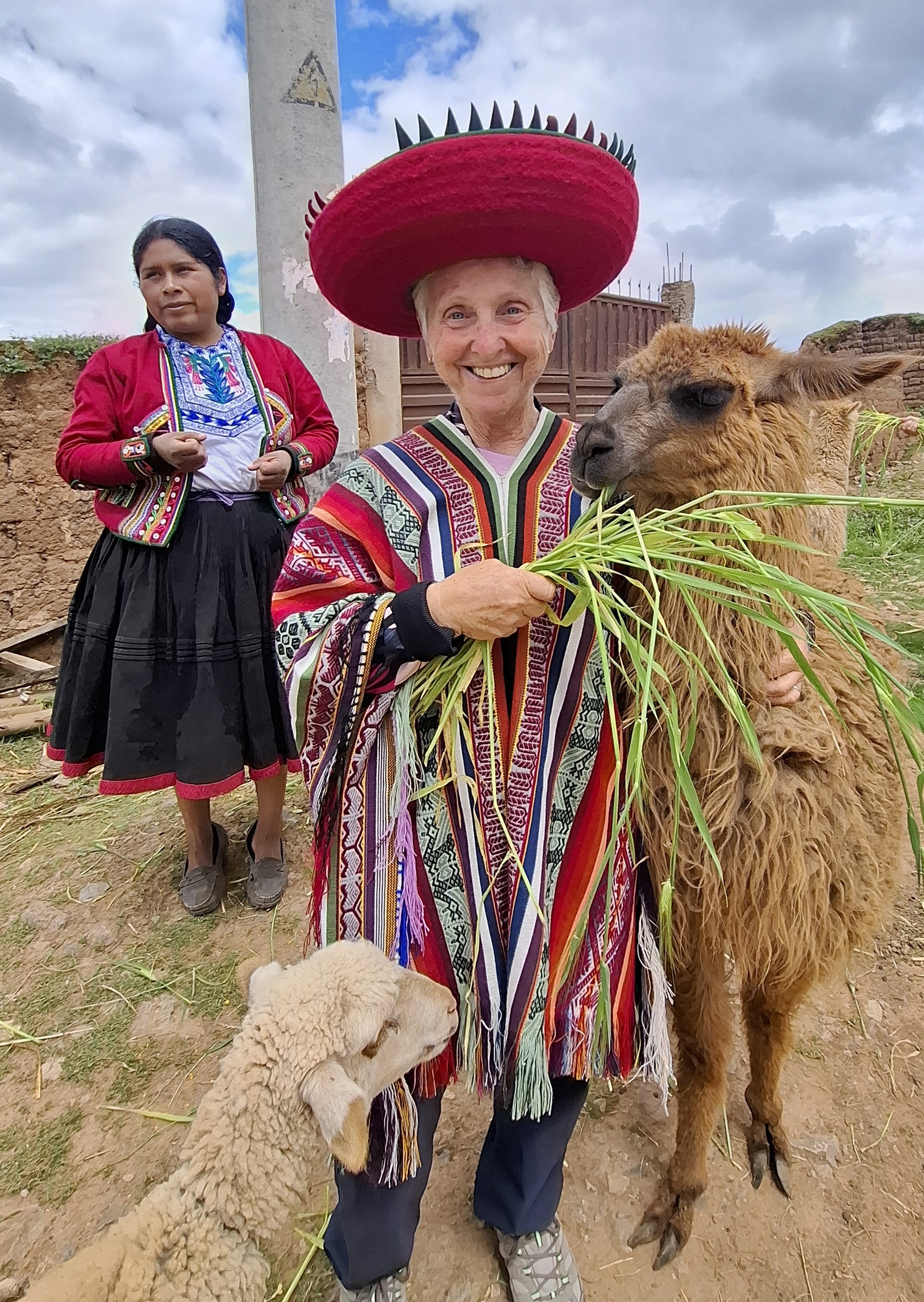 Peru_PaxWithAlpaca_UGC_HelenArmour_CompletePeruAndGalapagosSmallGroupTour_25 (3)