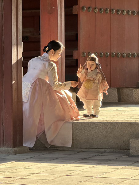 SouthKorea_Temple_Locals_UGC_GregoryCroft_Small SouthKorea_Temple_Locals_UGC_GregoryCroft_Small